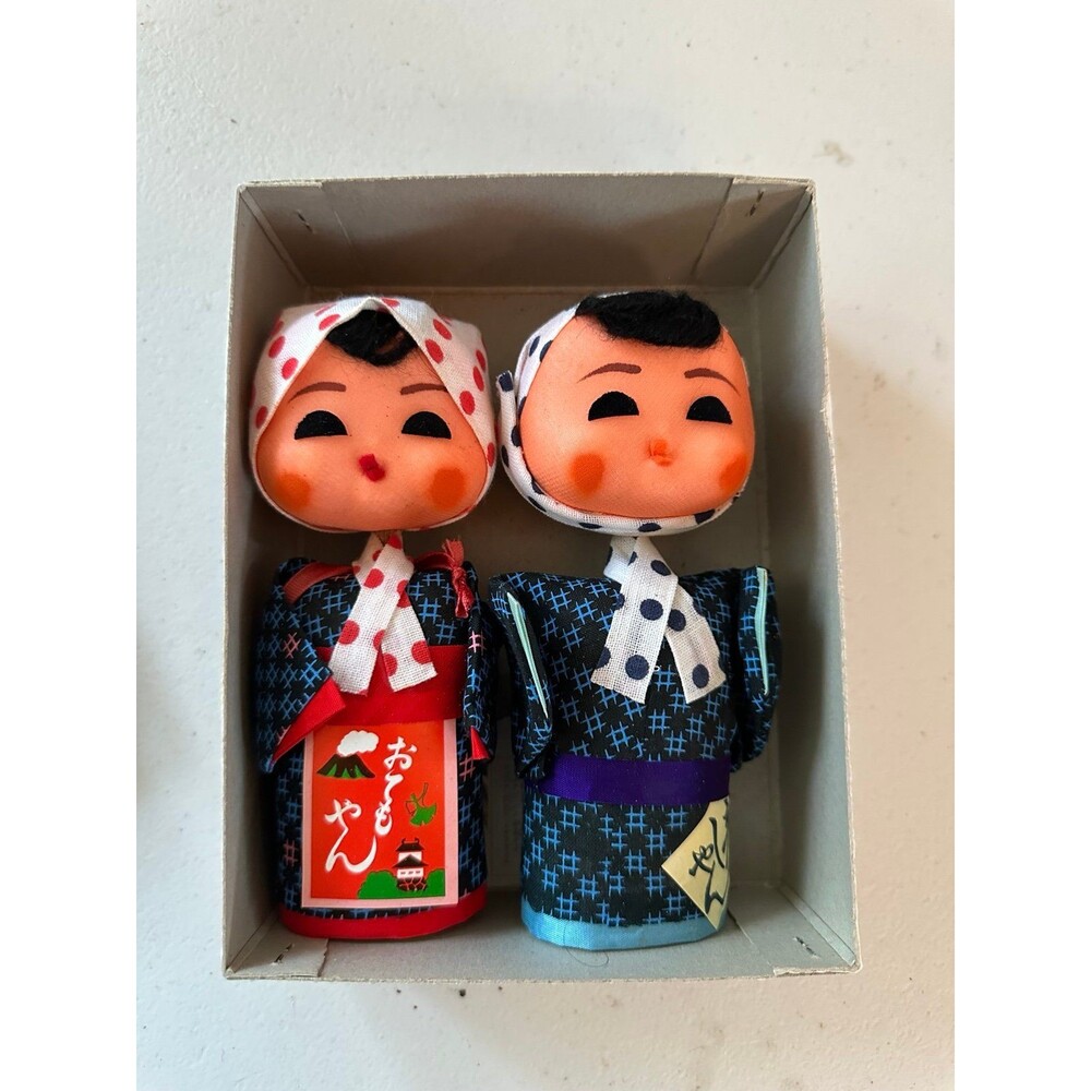 Vintage Folk Art Collectibles Japanese Otemoyan Kimono Souvenir Dolls